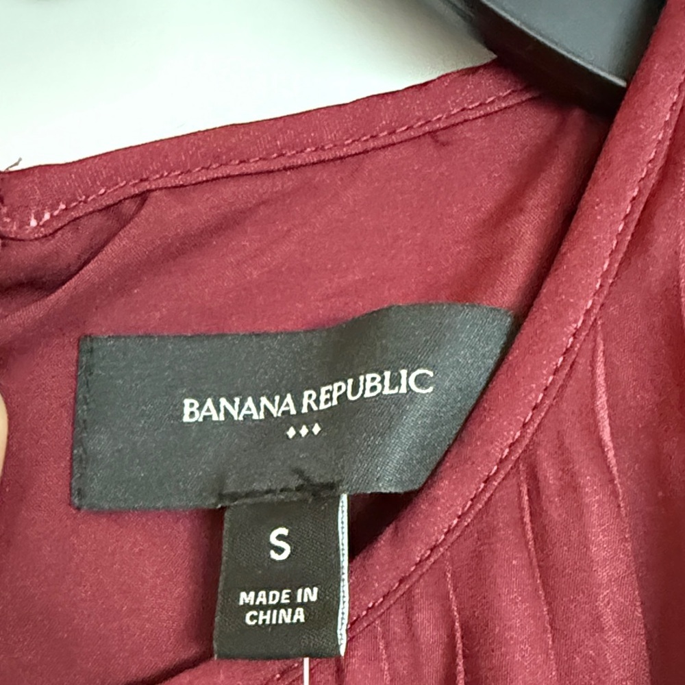 Banana Republic Deep Red Sleeveless Blouse - Picture 2 of 3